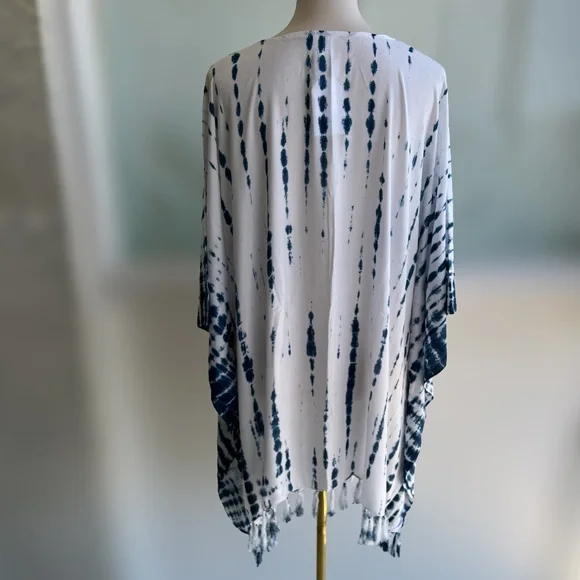 0080/ White and Blue Tie Dye  Poncho with fringed, Short Kaftan - Picture 5 of 6